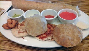 Restaurants, Cafes and Eateries Around Dillenia Guesthouse Near Legoland malaysia :Roti Puree -7 Spice Restaurant